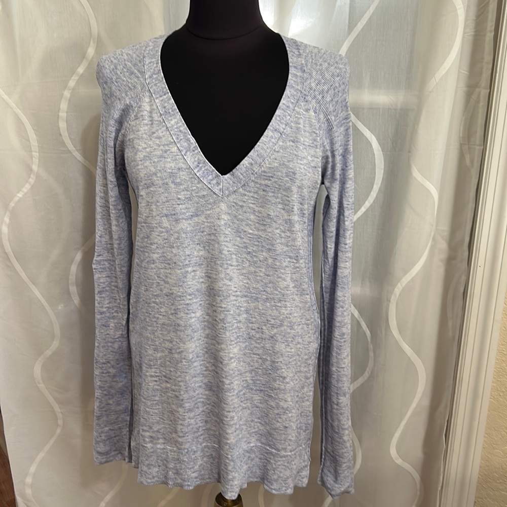 America Eagle Outfitters Lavender V Neck Sweater, Size XL